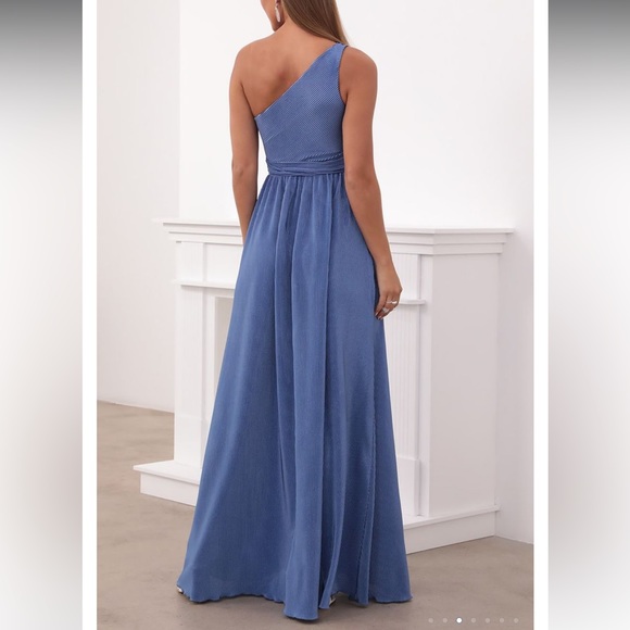 Dress - Picture 2 of 9